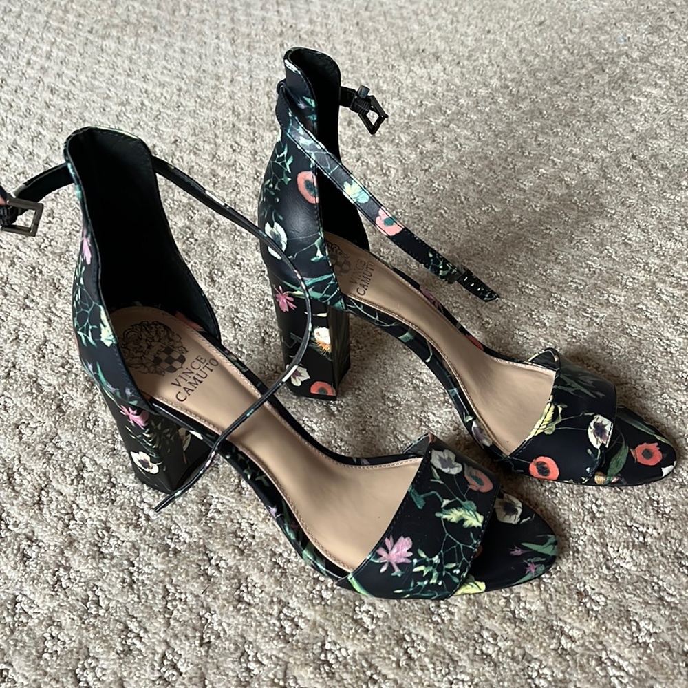 Vince Camaro Floral Block Heel Sandal - 9.5